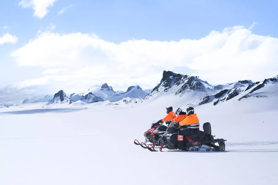 snowmobilers-on-langjokull-glacier.jpg